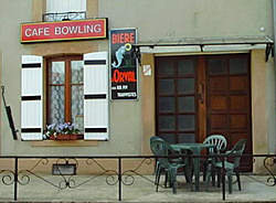 Margny, son cafe-bowling